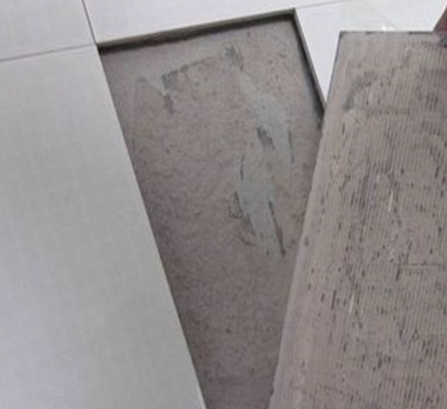 阳泉瓷砖空鼓维修公司分享瓷砖铺贴时如果打浆（即涂抹在瓷砖背面和基层上的砂浆或瓷砖胶）过少，会带来以下问题